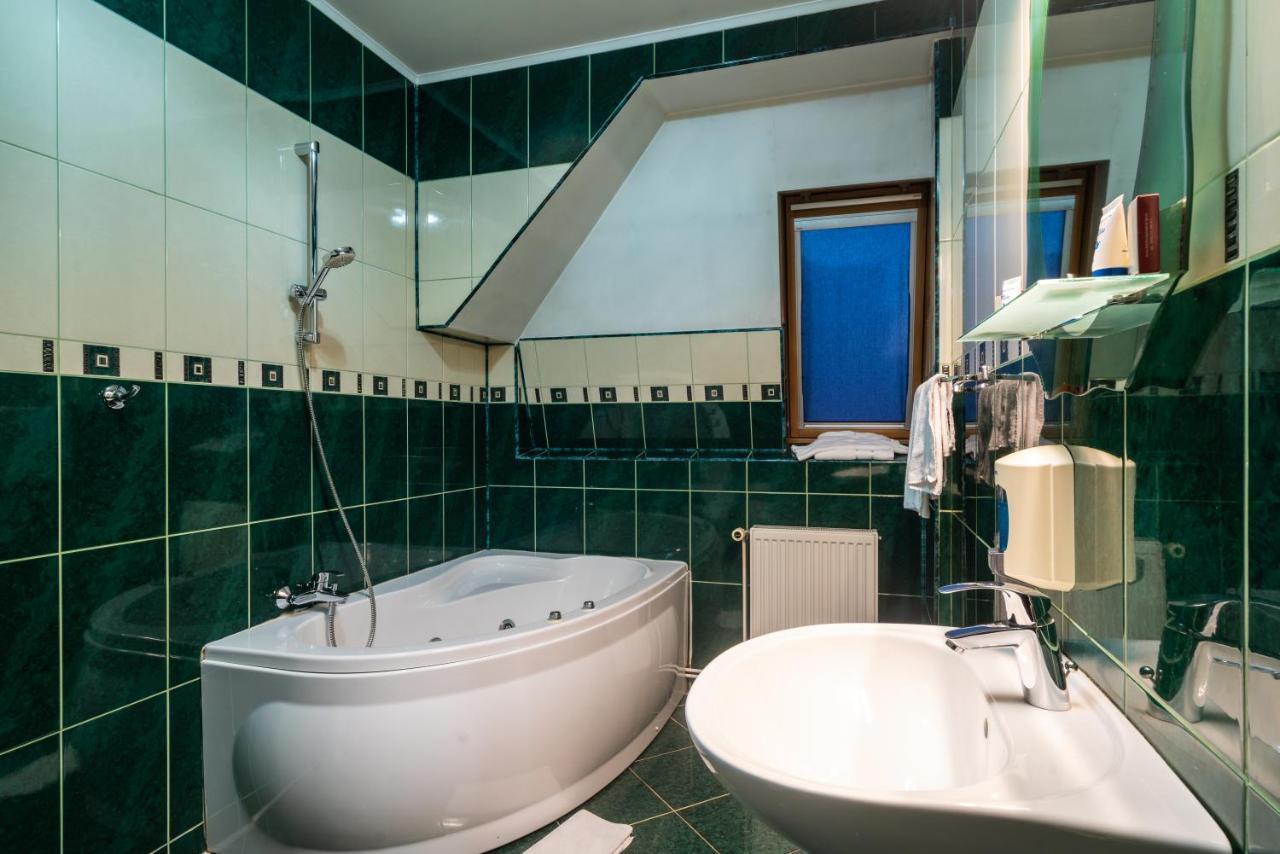 Hotel Europa Zsilvásárhely Kültér fotó